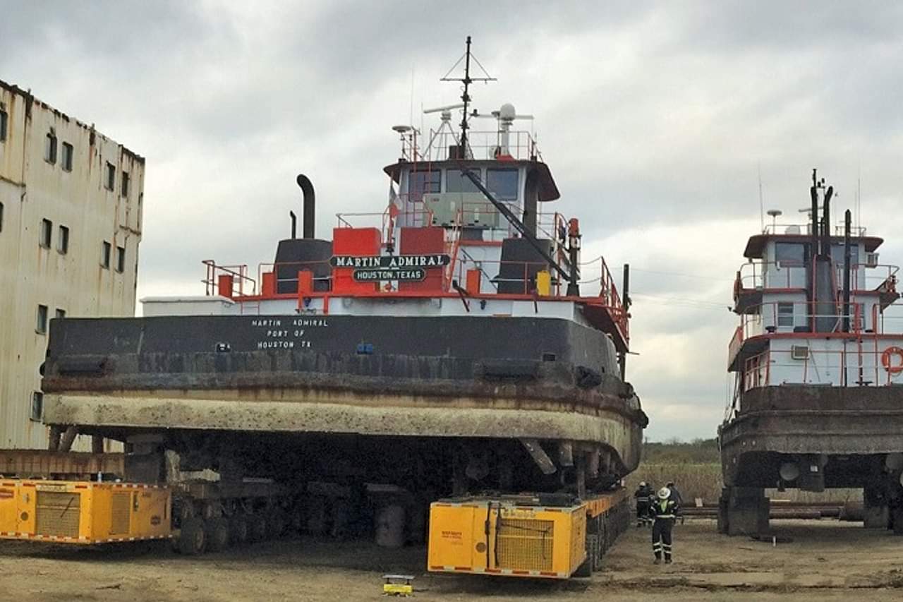 Heavy Tugboat Transporting Service