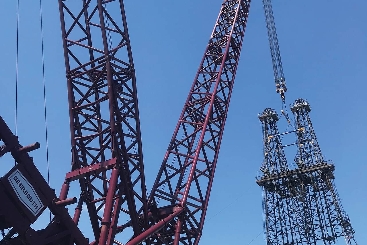 Crane Replacing Derrick Structure