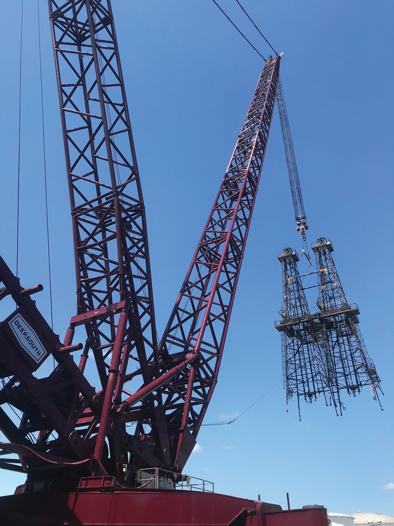 Crane Replacing Derrick Structure
