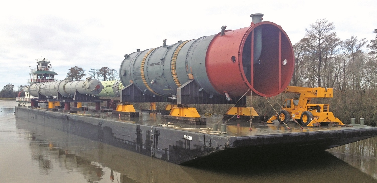 Tailing Over a Live Pipe Rack | Turnkey Transport and Lift